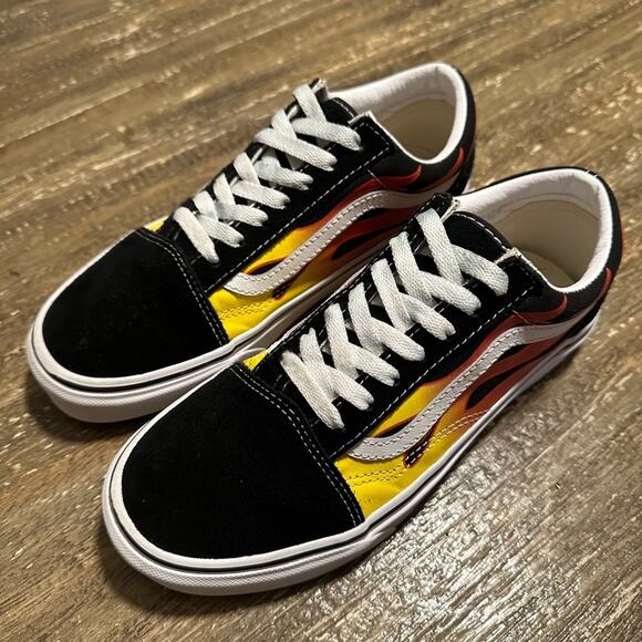 Women’s Vans Old Skool Flame Graphic Sneakers Black, Size 7.5 - Picture 2 of 11